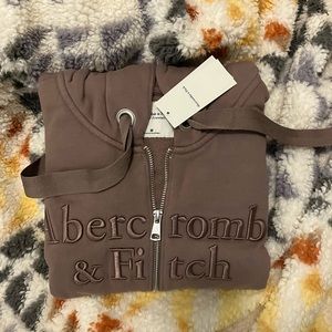 Abercrombie cropped zip-up hoodie with logo M
